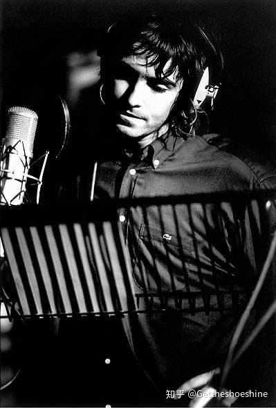 如何评价oasis主唱liam的颜值