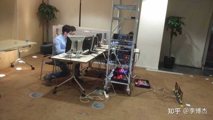 Adjusting software radio Sora in MSRA's large conference room