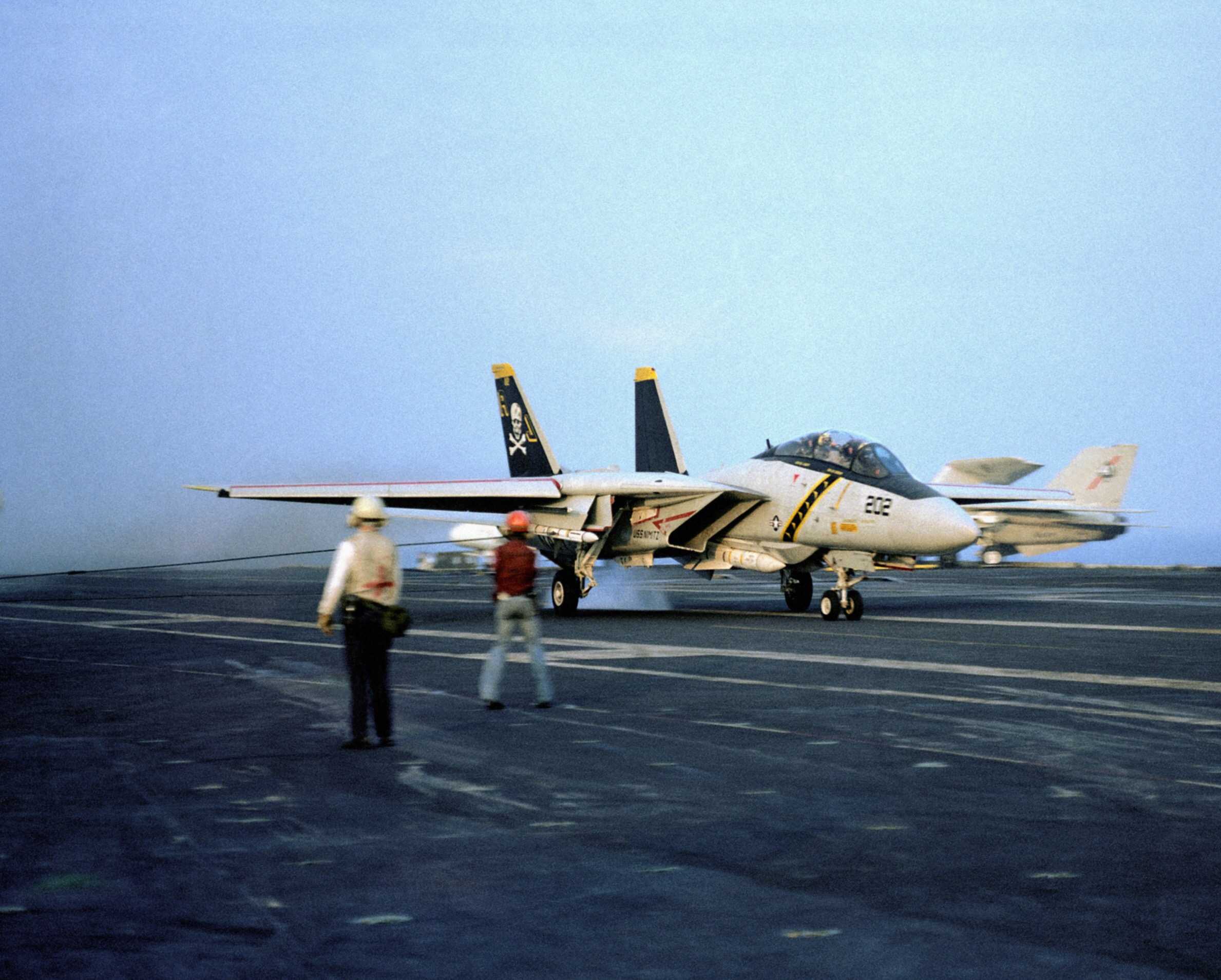 大猫,而且以vf-84"海盗旗"中队的大猫最佳,涂装华丽不说,大猫也是