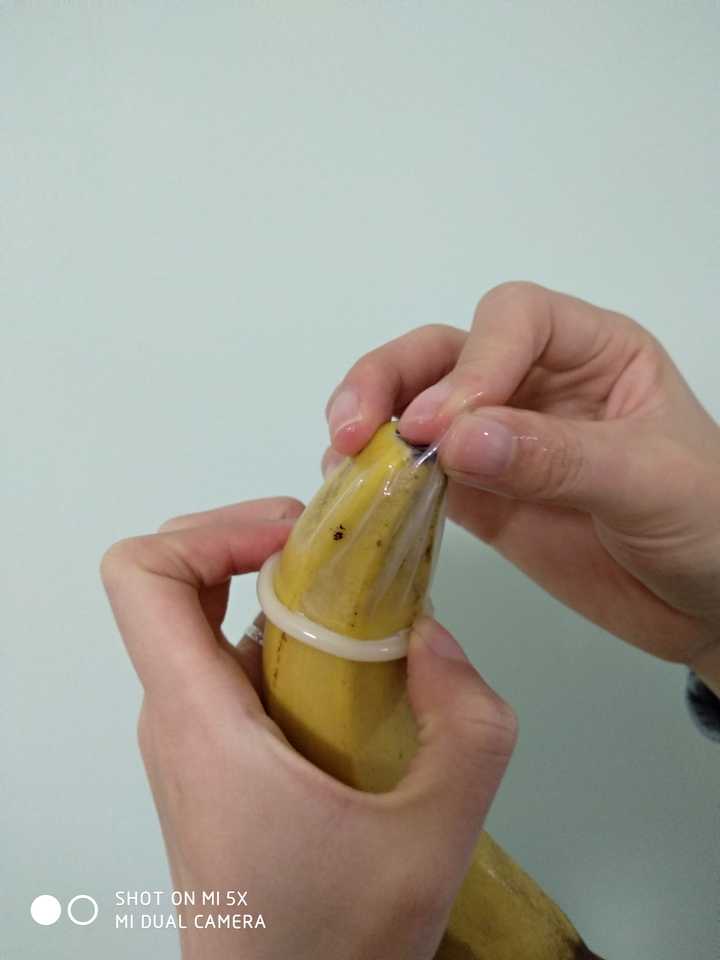 forth.把套套下面的圈使劲撸下来,让香蕉君充分包裹在内!