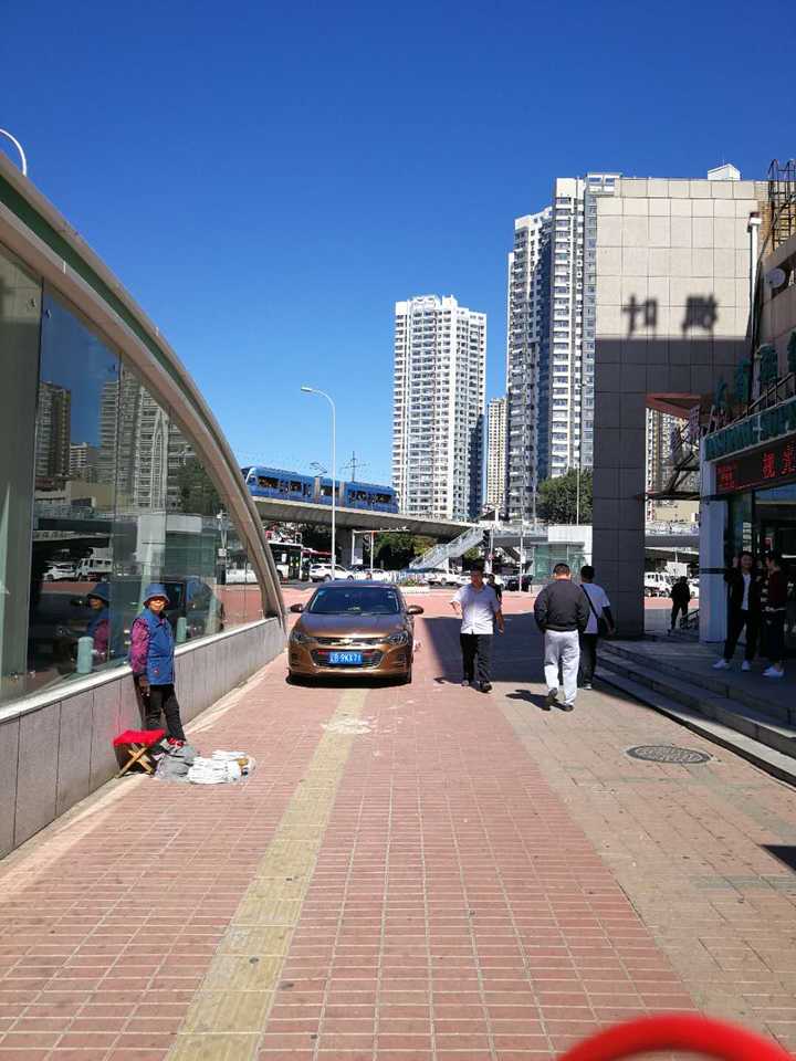 而黑石礁地铁站那片地形浮动较大,以黑石礁站为例,放图