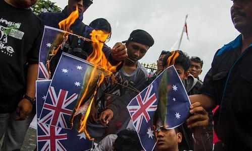 理由是「中方伪造并发布澳大利亚士兵割喉儿童的宣传图」?