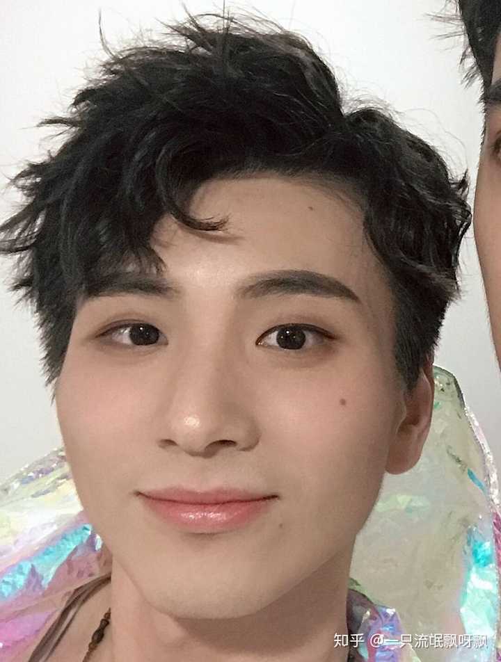 如何评价蔡程昱的长相?