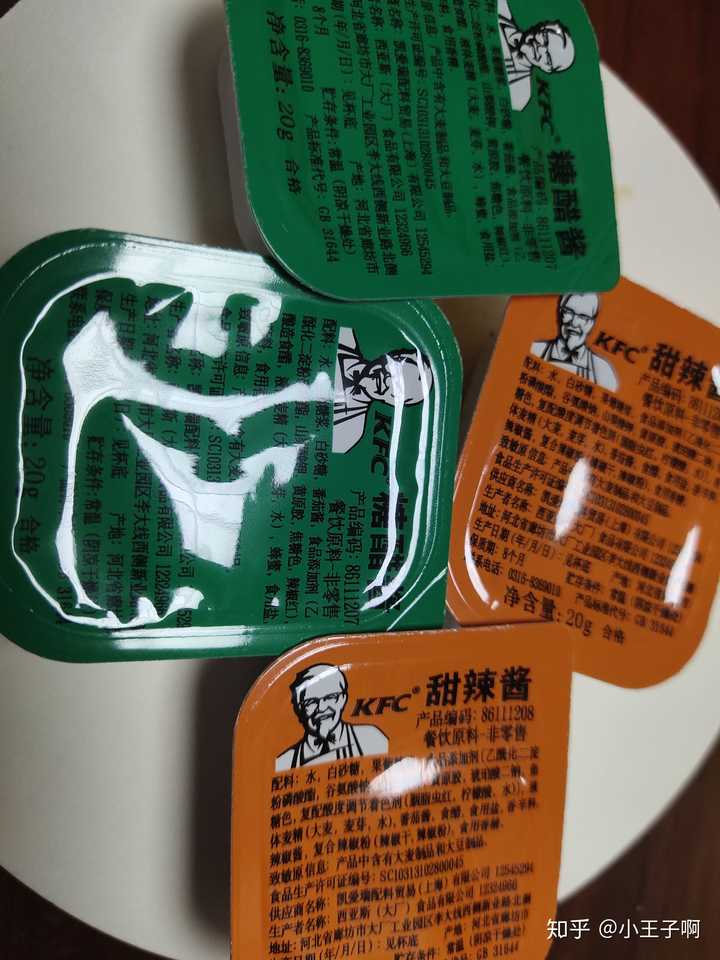 德克士 "请问能再给我一包番茄酱吗?" "一份就一包想要多的再买一份!