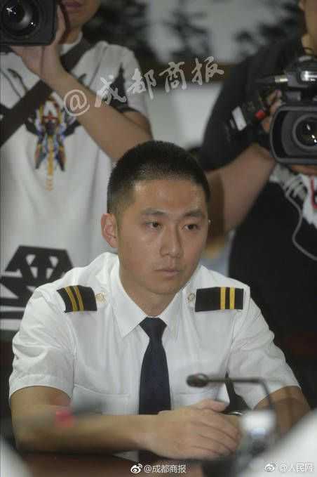 如何看待 2018 年川航 8633 航班驾驶舱玻璃破碎事故?