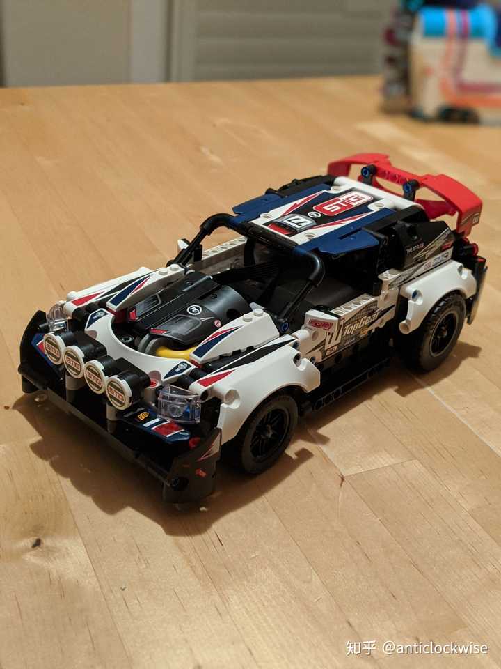 第一辆乐高遥控车到手,没地放了.