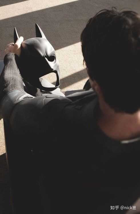 蝙蝠侠三部曲刷了无数遍 大概是看到了自己的影子吧