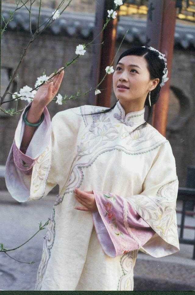 姬麒麟 / 杨梅 / 许还山 / 张衡平 / 柏杉 / 石文中 / 田海蓉 / 柴鸥