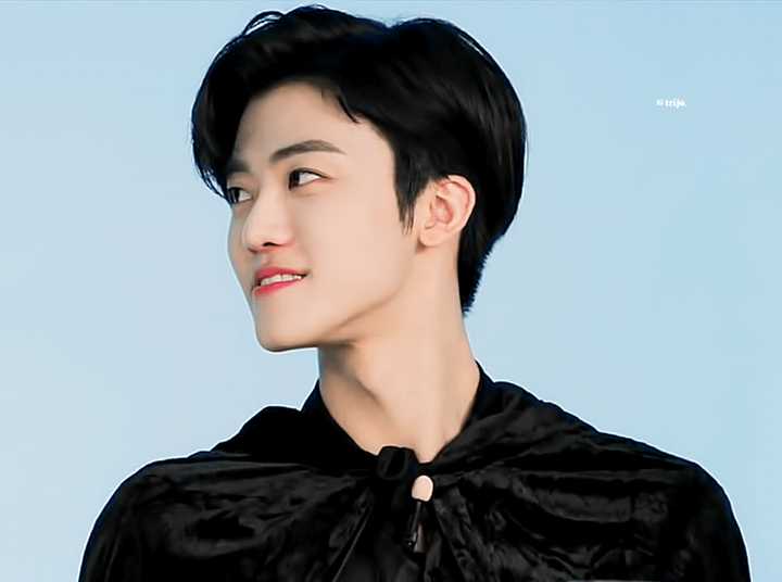 求图 有没有nct罗渽民的神图 来吧球球各位姐妹拿图砸死我? - 知乎