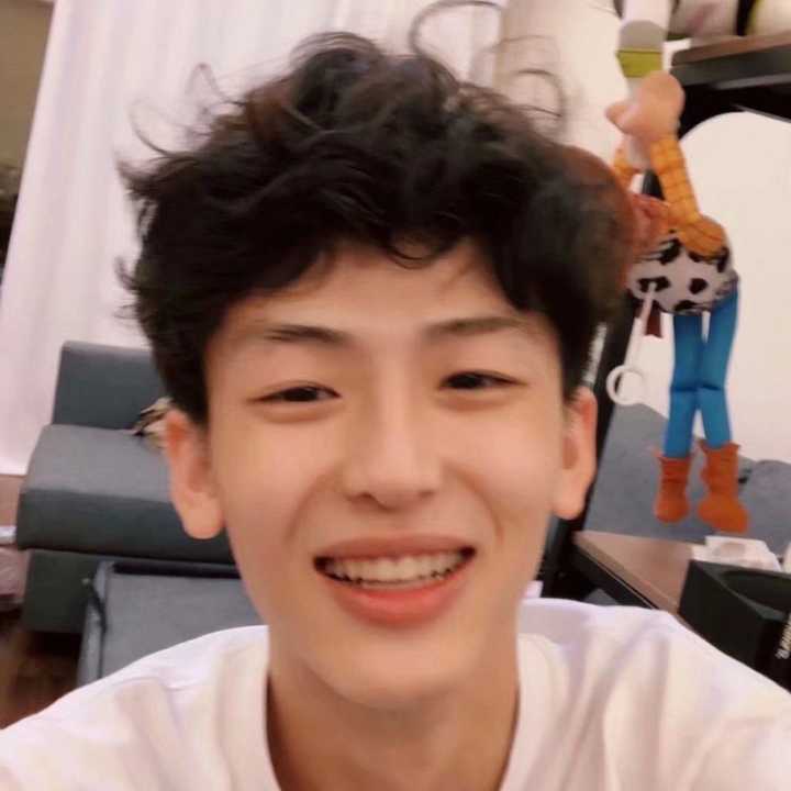 一个单身男生该用什么头像?