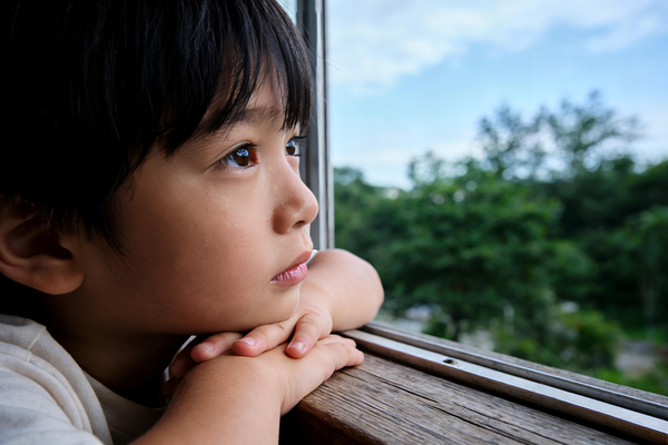 为什么孩子假期基本上全天待在家里，但近视度数还是涨了不少？