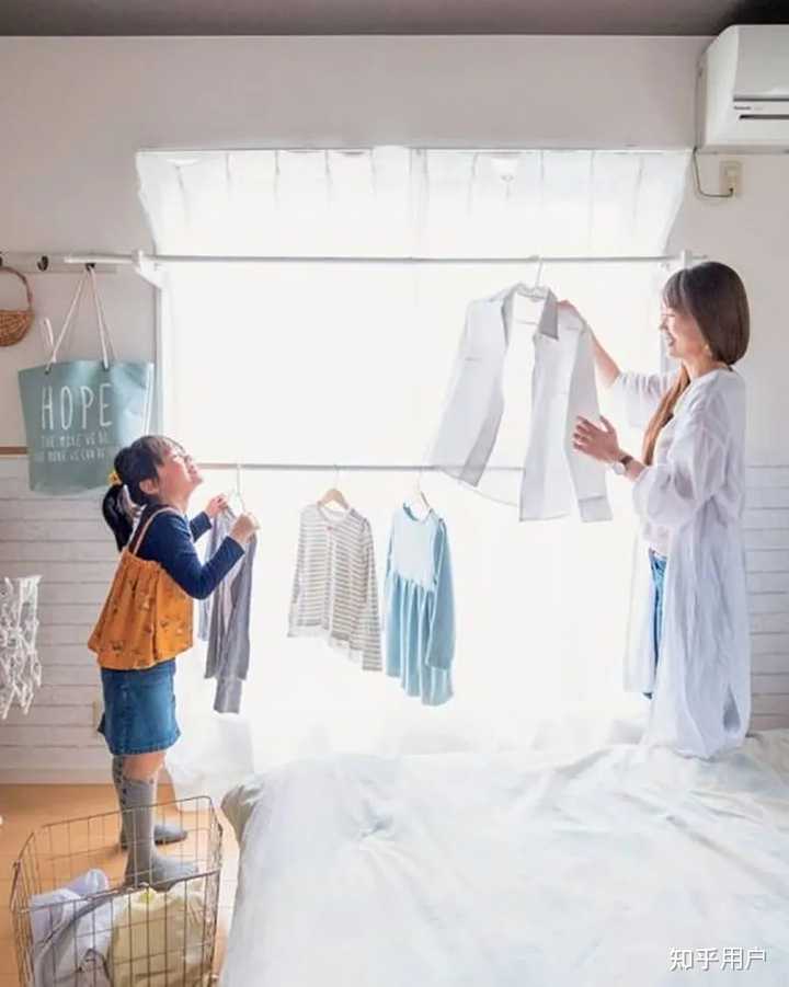 没有阳台的公寓或是小户型如何解决晾晒衣服的问题? - 知乎