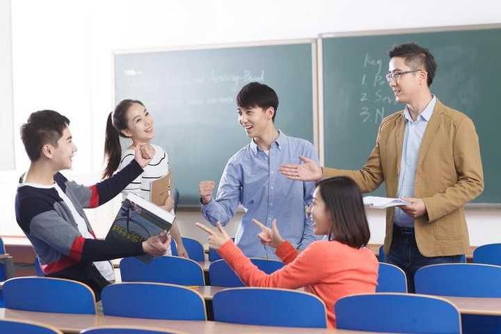高中生上课问老师问题时,总是被同学插嘴,已经影响到学习了,该怎么办? - 知乎