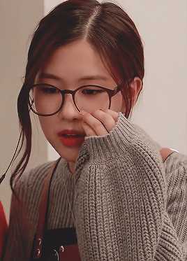 有无blackpink戴眼镜的照片? - 知乎