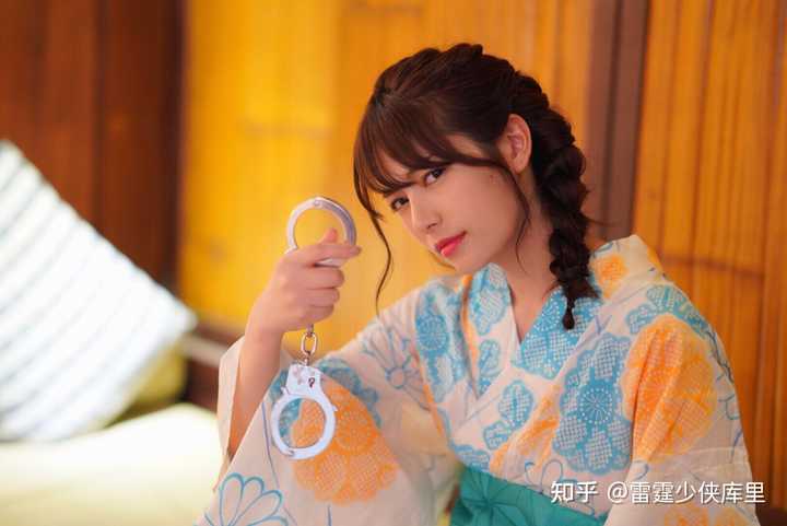 为什么枫可怜看起来越来越奇怪了? - 知乎
