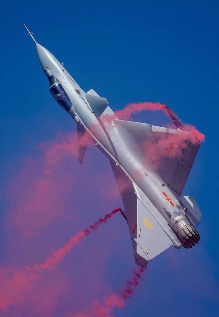 知道有tvc的歼10机动性会很好,但没想到会这么强.