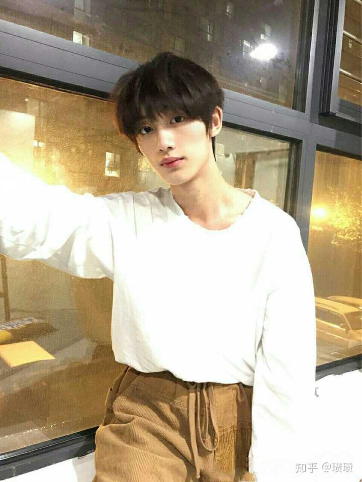 可以给我安利一些丁程鑫绝美照片吗？