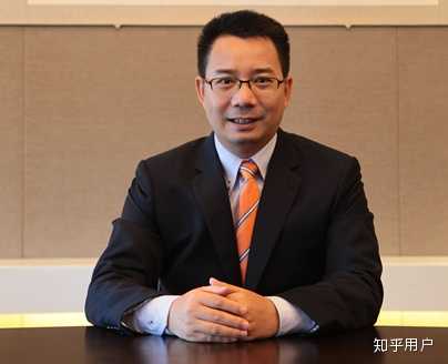 周蔚文是北大管理学硕士,从业超过19年,基金经理年限在12年以上,这在