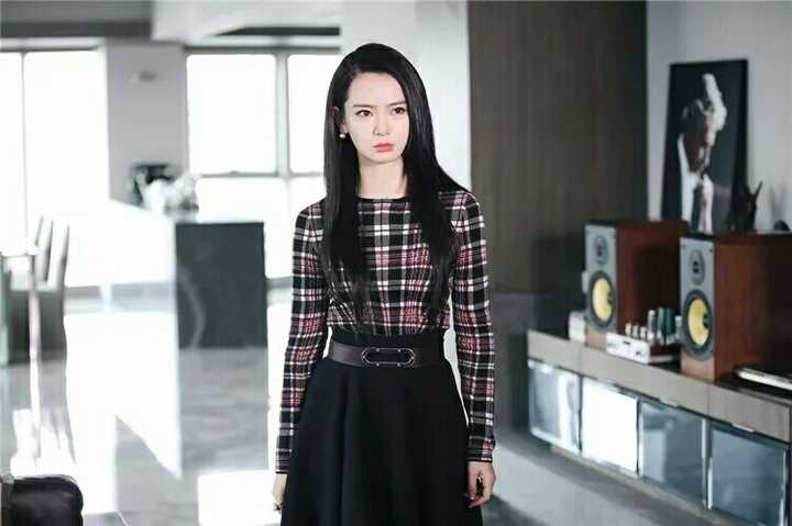 张晓晗的小说《女王乔安》的女主角乔安.