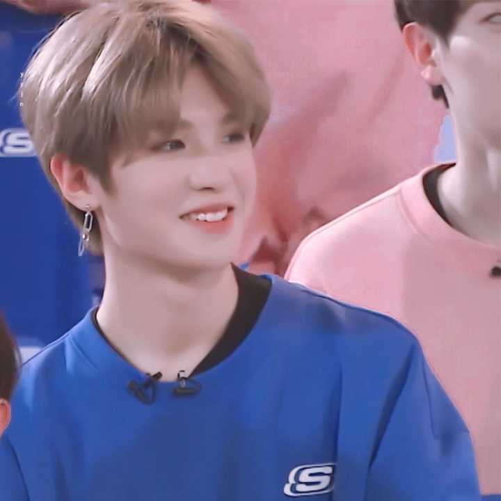 有没有黄明昊泰菲笑的图片