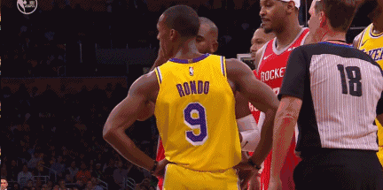 如何看待克里斯·保罗在 2019 年 2 月对湖人的比赛中,抢篮板时的动作