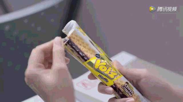 请看图,日本巧克力棒广告,男生壁咚女生,这个男的是谁?