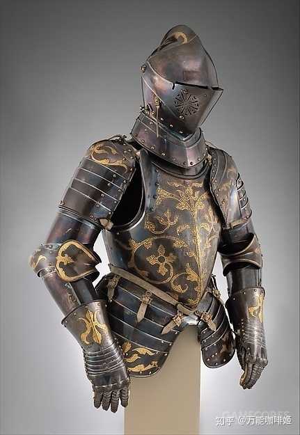 我一直觉得判断一部作品板甲写不写实就看它的胸甲,现实中板甲一定是