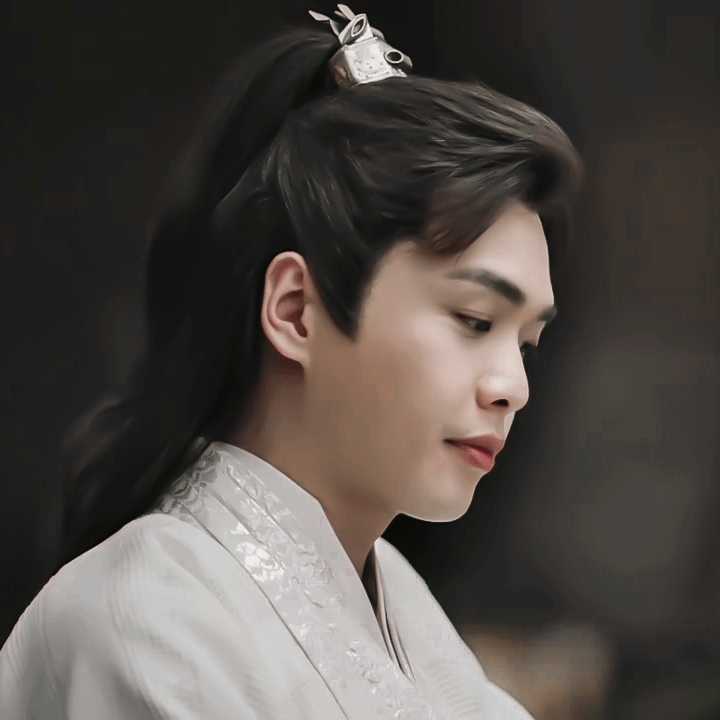 为什么张若昀演范闲时的装扮比他平常时看起来帅