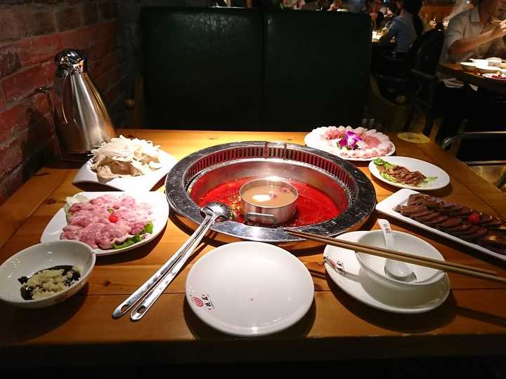 一个人吃火锅是一种什么样的体验?