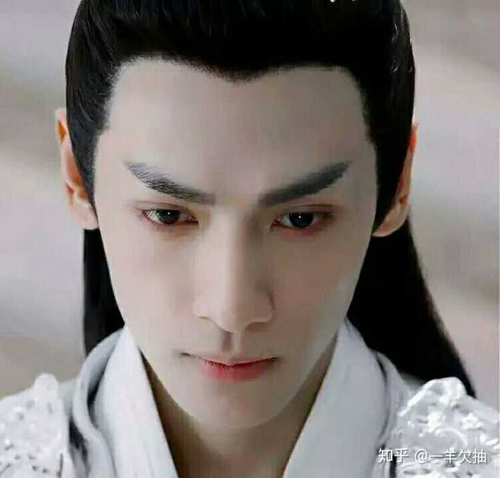 出来夸一夸,简直是古装美男造型的一大突破,不同于以往千篇一律的剑眉