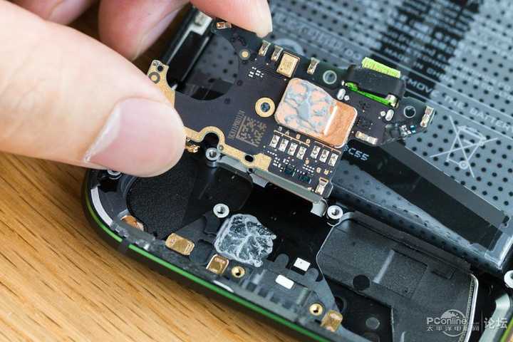 如何评价小米投资的黑鲨游戏手机?