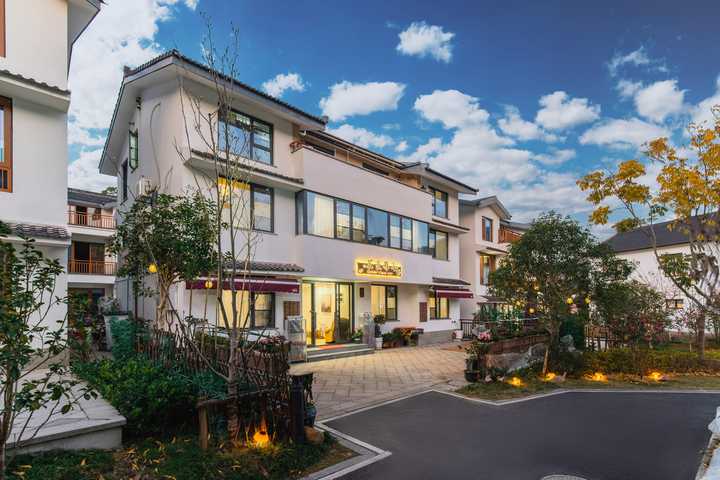 去杭州游玩两天,想去西湖,有什么住宿推荐吗? - 知乎