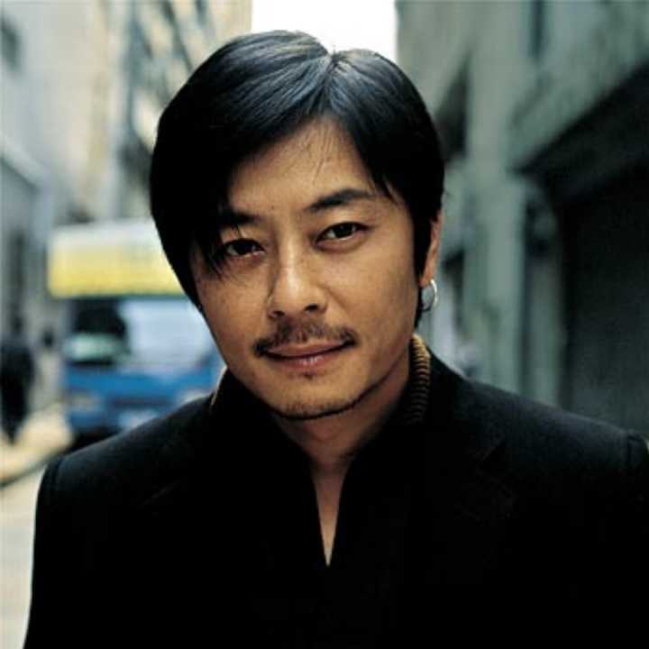 华语乐坛创作型歌手,孤鹰浪子王杰,近日被同一伙人从贴吧,微博,一路黑