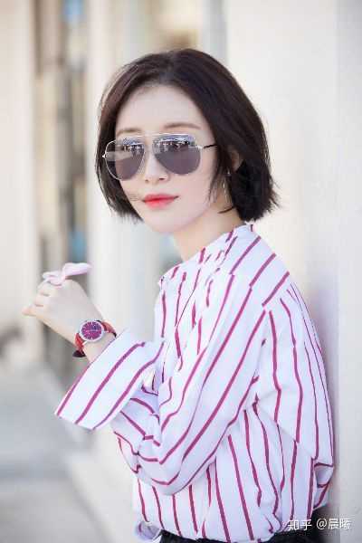 第一次看舒畅的剧是《金粉世家》里边的八妹,然后是胡军版《天龙八部