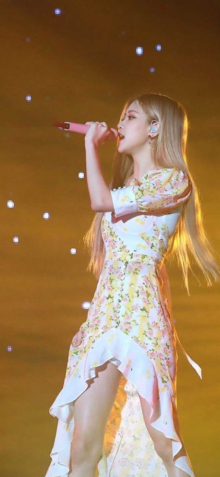 有没有blackpink的rose朴彩英无水印的美图?