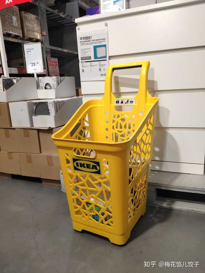 为什么许多女孩子逛宜家都喜欢坐进手推车?