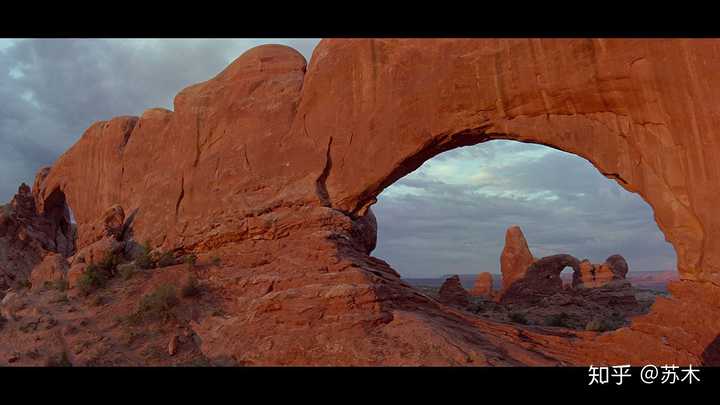 怎样评价《天地玄黄》(baraka)这个纪录片?