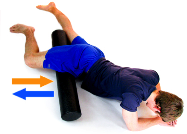 放松内收肌,也就是大腿内侧的肌肉可以选择拉伸或用泡沫轴滚