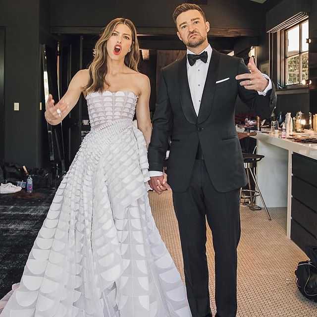婚礼上新郎应该穿着什么样的西装 知乎 婚礼上新郎应该穿着什么样的西装 知乎