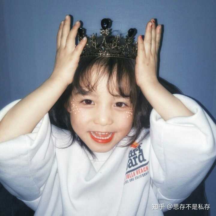 陌生人们你们有没有那种大笑的女生头像?