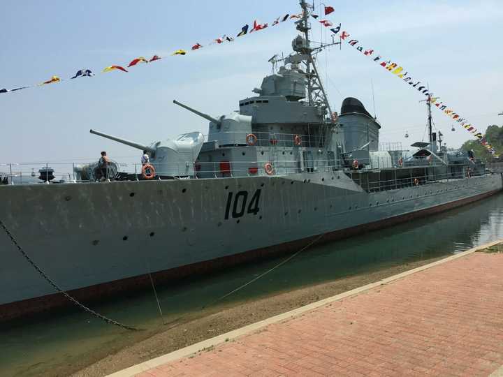 图是老虎滩的104舰