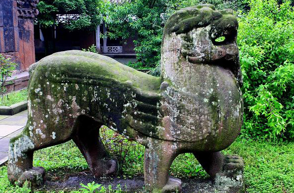 现存最早的石狮:东汉时高颐墓前的石狮,位于四川雅安