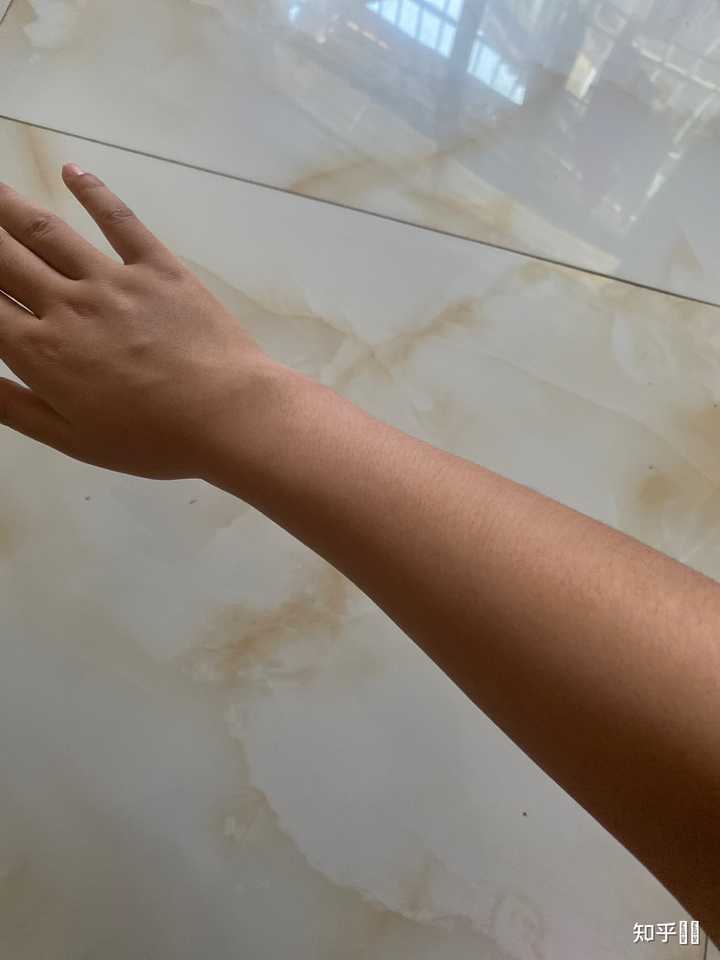 在家待着能晒黑吗?感觉自己在家里没怎么出去都黑了几个度,本来就是黑黄皮 ? - 知乎