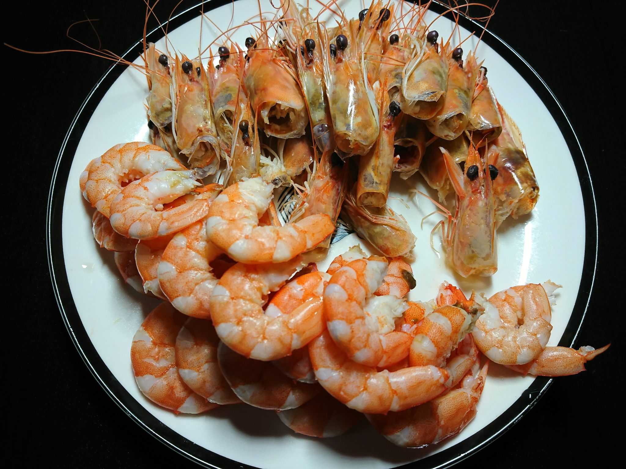 如图 剥虾 先炒饭 还算成功吧 谢谢观看!  显示全部