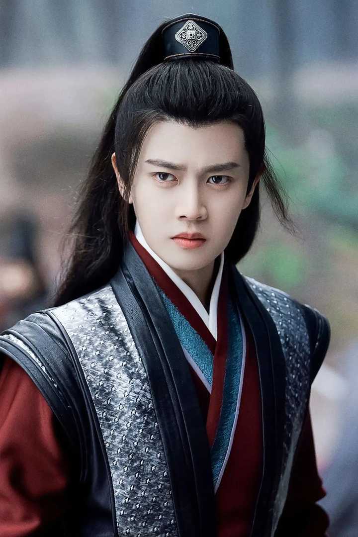 可以分享下任嘉伦的神仙照片吗,谢谢啦(ps:因锦衣之下入坑,超级喜欢