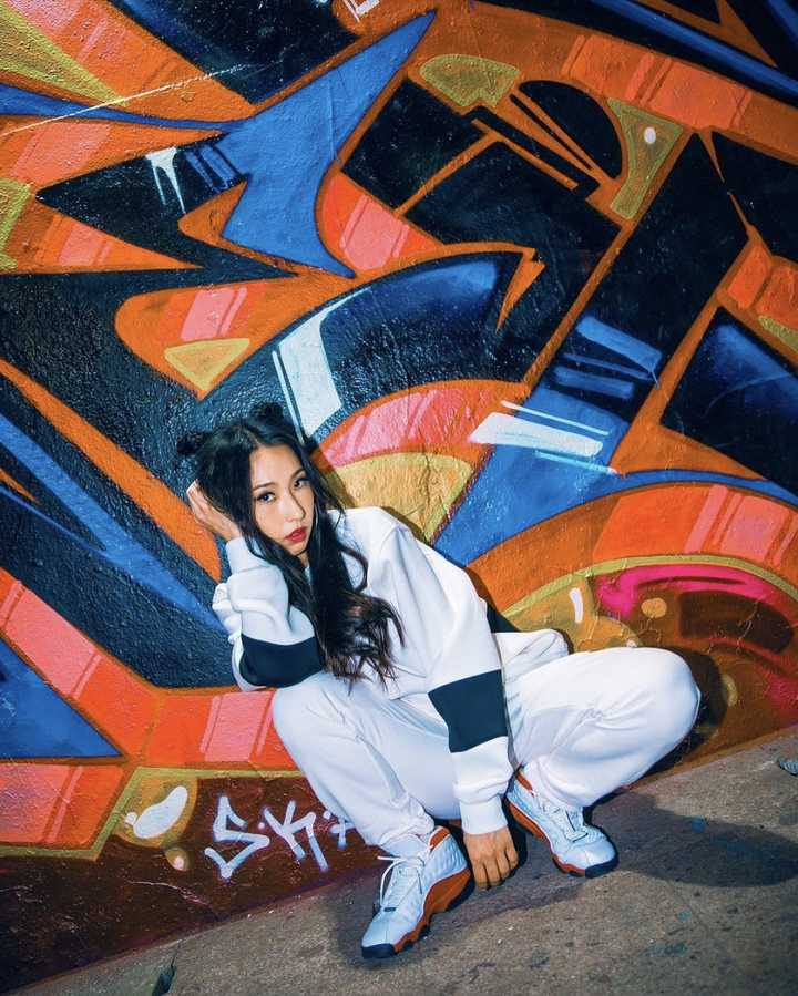 女生应该选择aj13哪个配色?