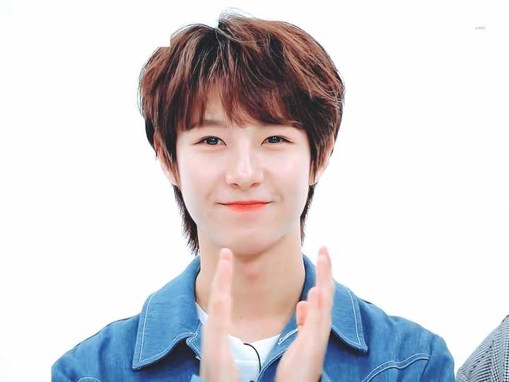 世界上有一个完美的存在叫黄仁俊穿水手服 (图侵删)