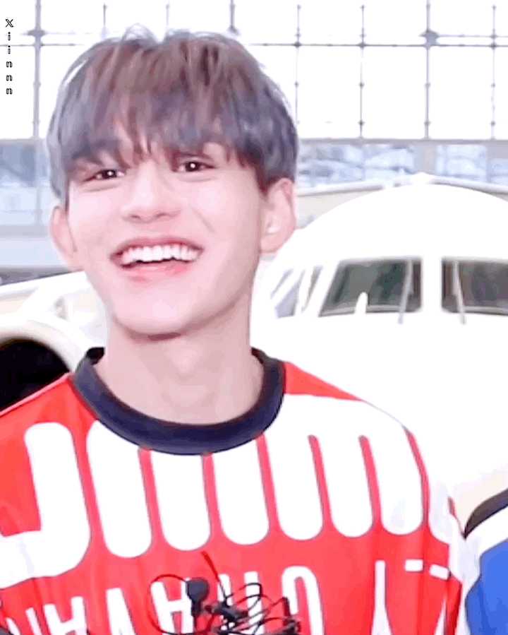 如何评价lucas黄旭熙的颜值