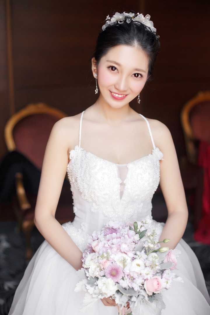 有沒有好看的新娘頭妝推薦?結婚的時候給化妝師看