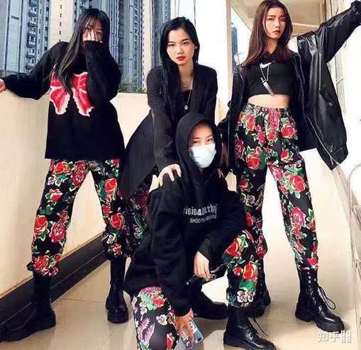 假如花秋裤作为时尚单品 你会怎么搭配 知乎 假如花秋裤作为时尚单品 你会怎么搭配 知乎